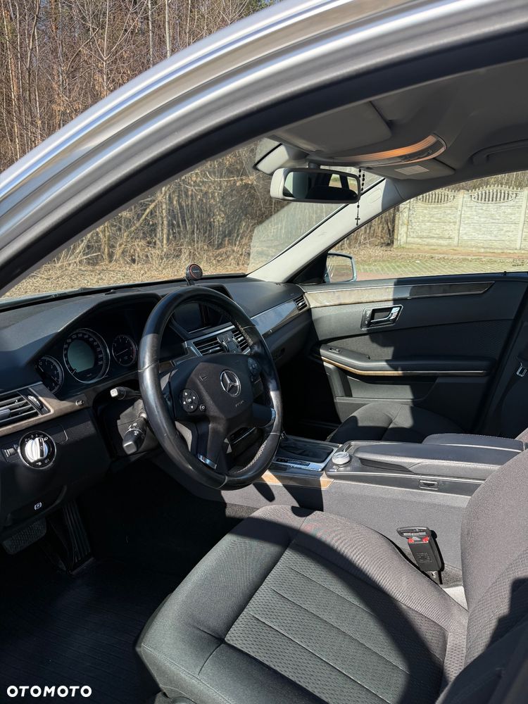 Mercedes-Benz Klasa E 220 CDI DPF BlueEFFICIENCY Automatik Elegance - 12