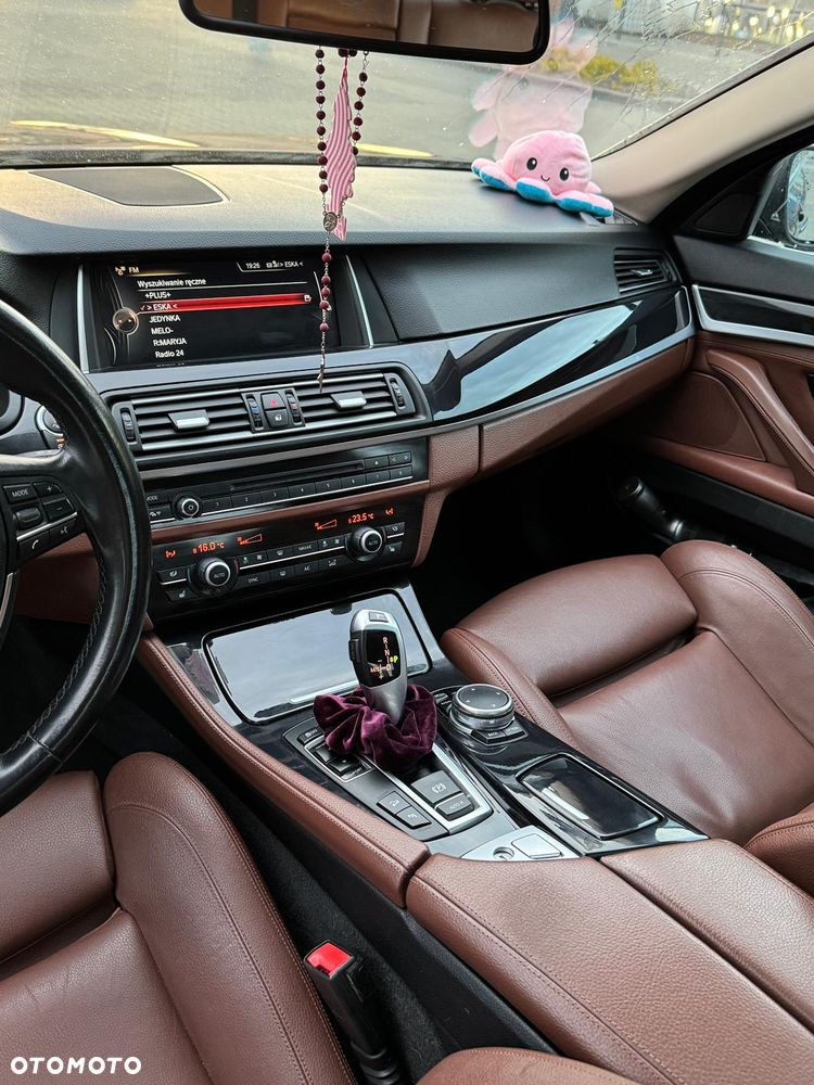 BMW Seria 5 525d xDrive - 9
