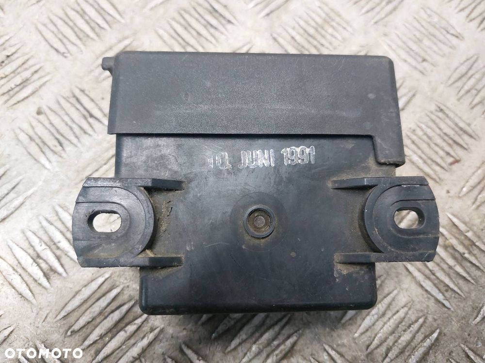 PRZEKAŹNIK ŚWIEC ŻAROWYCH MERCEDES-BENZ T1 KACZKA 2.4 D  0015459732 - 3