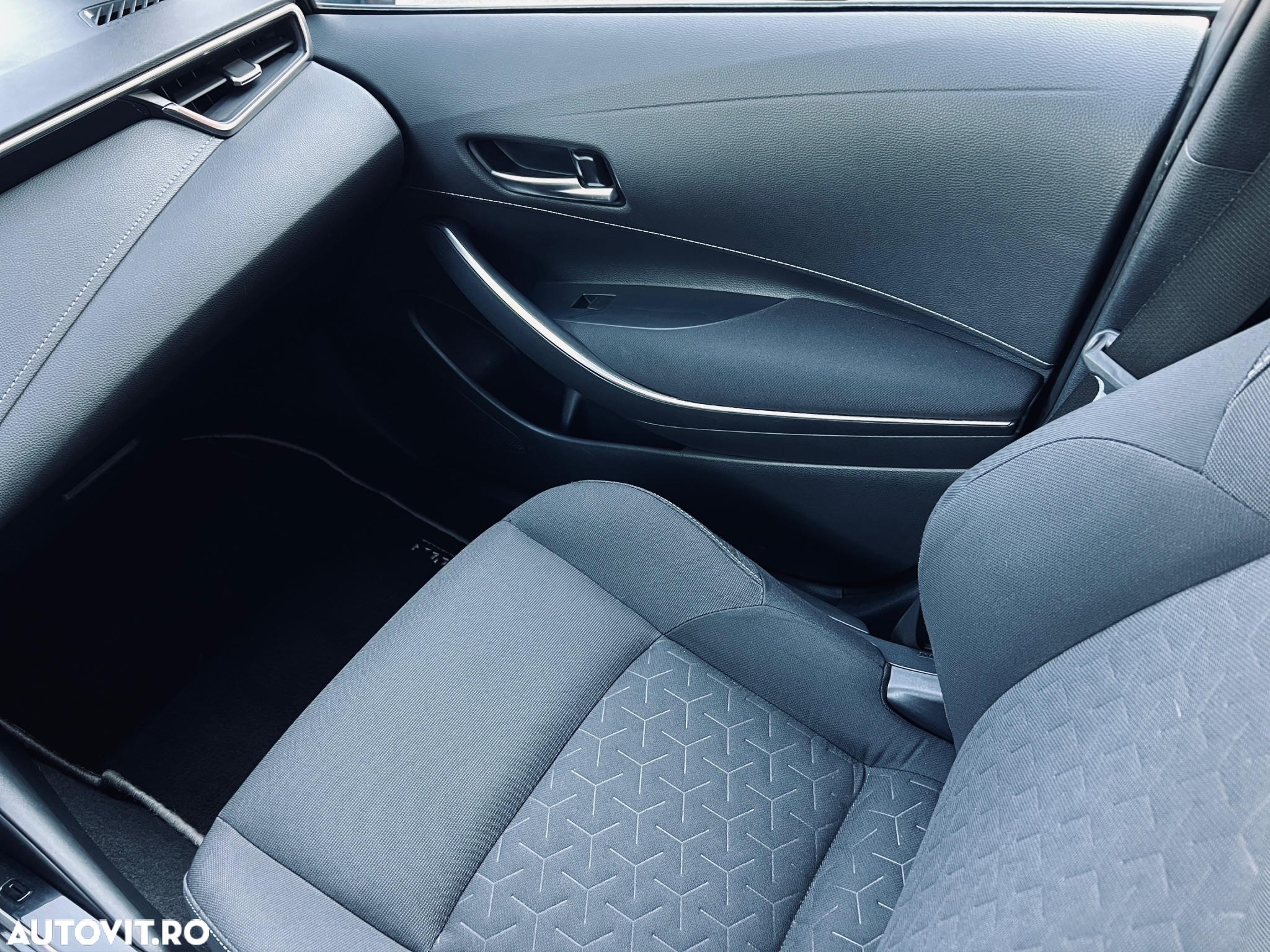 Toyota Corolla 1.8 Hybrid Touring Sports Business Edition - 19