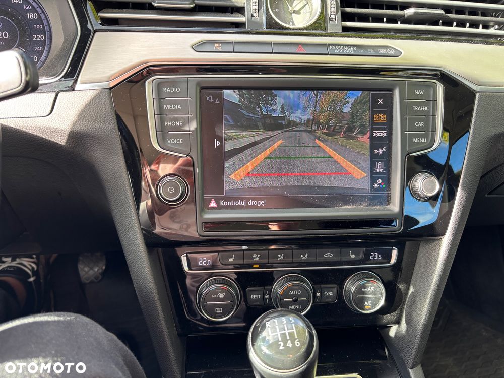 Volkswagen Passat 1.8 TSI BMT Highline - 22