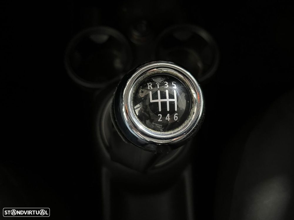 MINI 3 Portas Cooper D - 16