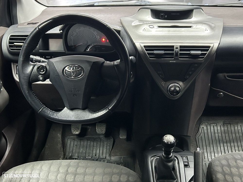 Toyota iQ 1.0 VVT-i - 10