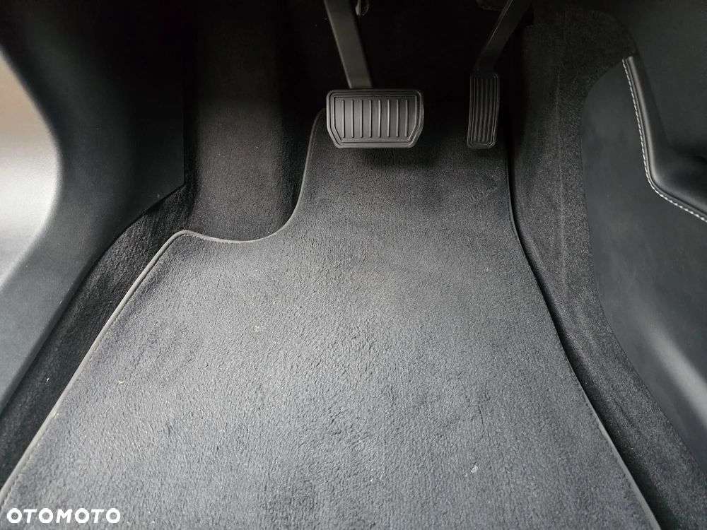 Tesla Model S - 34