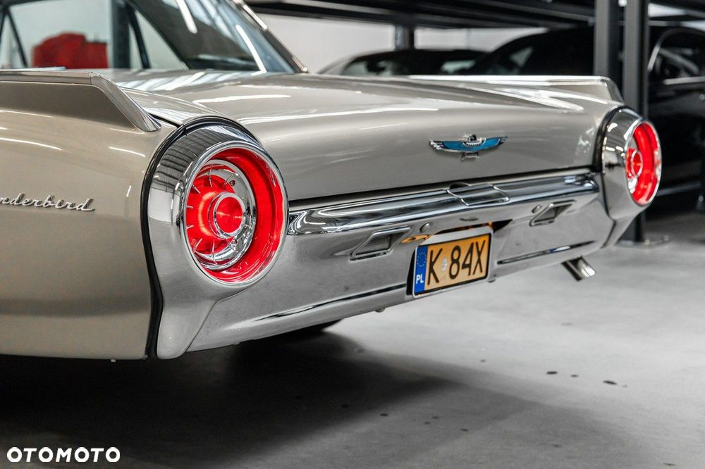 Ford Thunderbird - 22