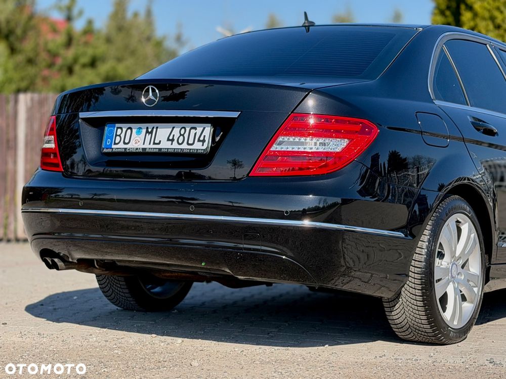 Mercedes-Benz Klasa C 180 CGI Automatik BlueEFFICIENCY Avantgarde - 26