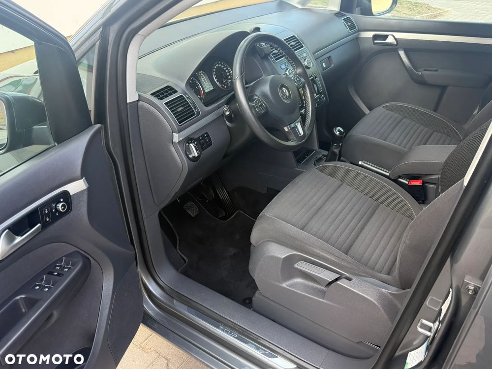 Volkswagen Touran - 24