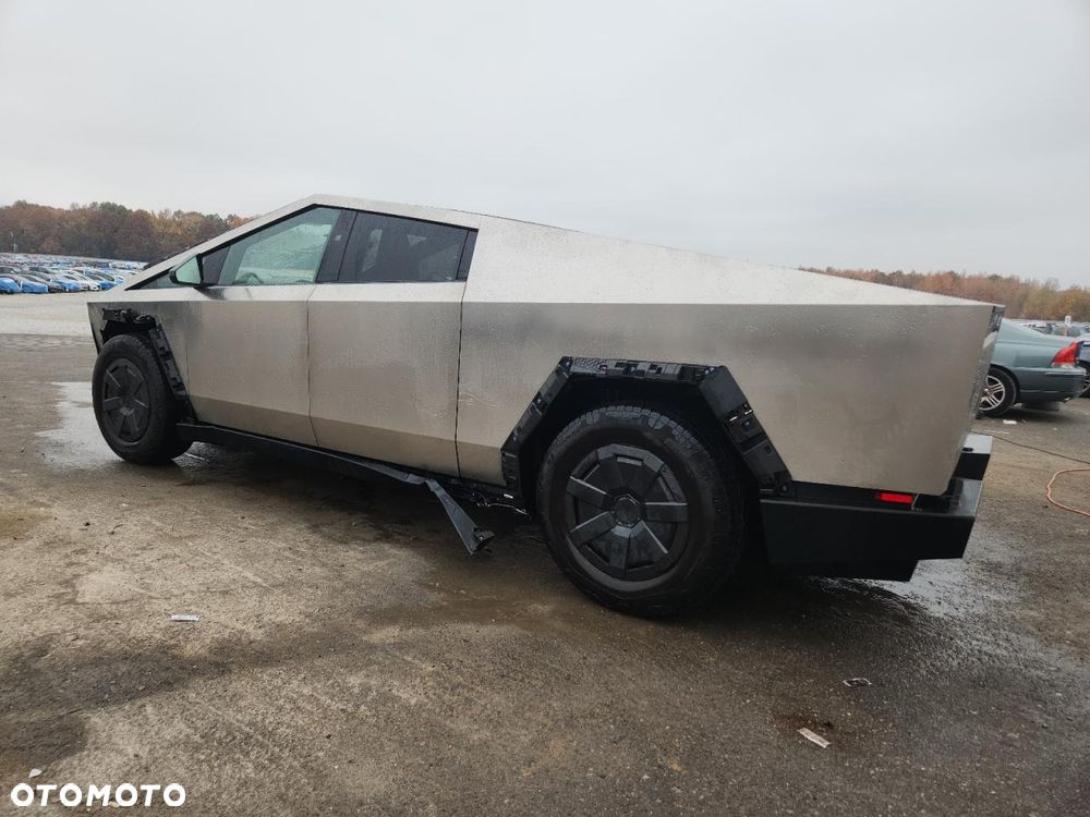 Tesla Cybertruck - 5