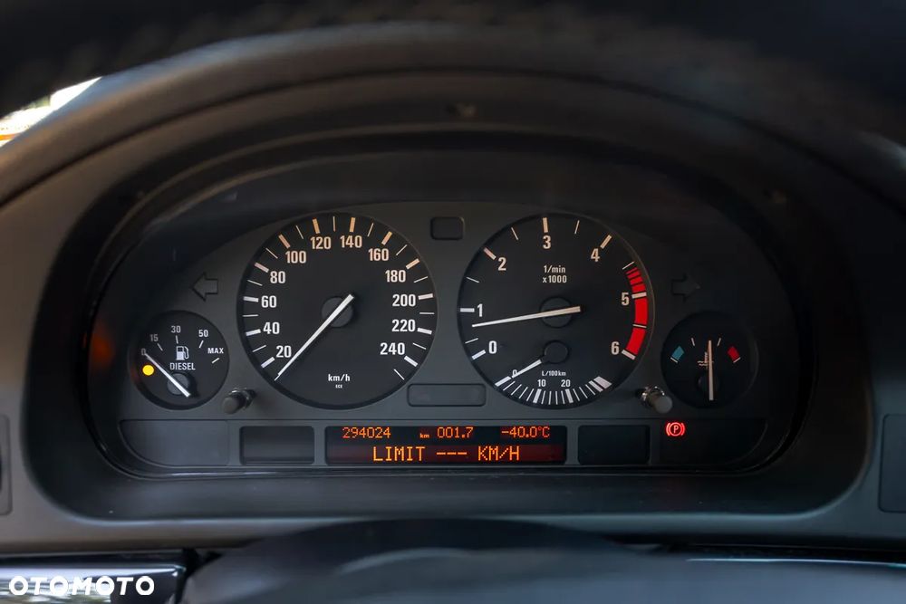 BMW Seria 5 525d Touring - 28
