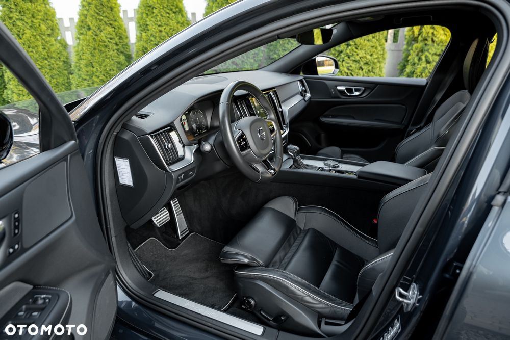 Volvo V60 B5 B R-Design - 17