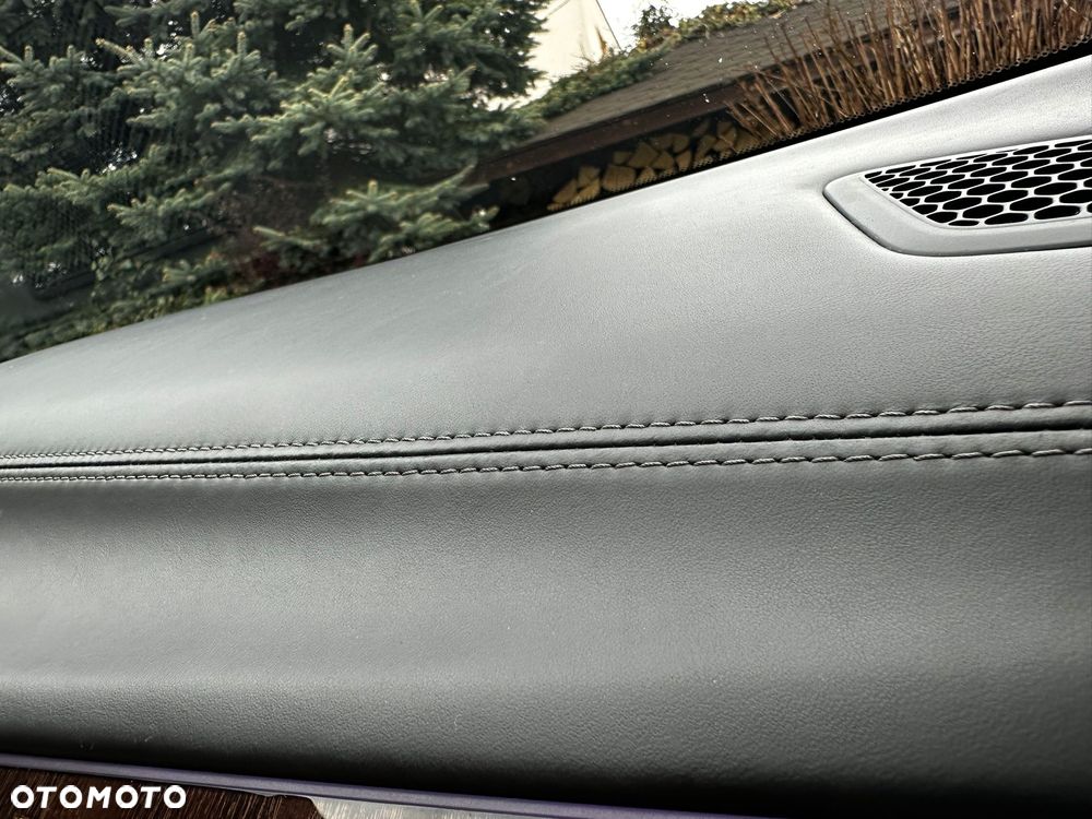 BMW Seria 7 750Li xDrive - 28