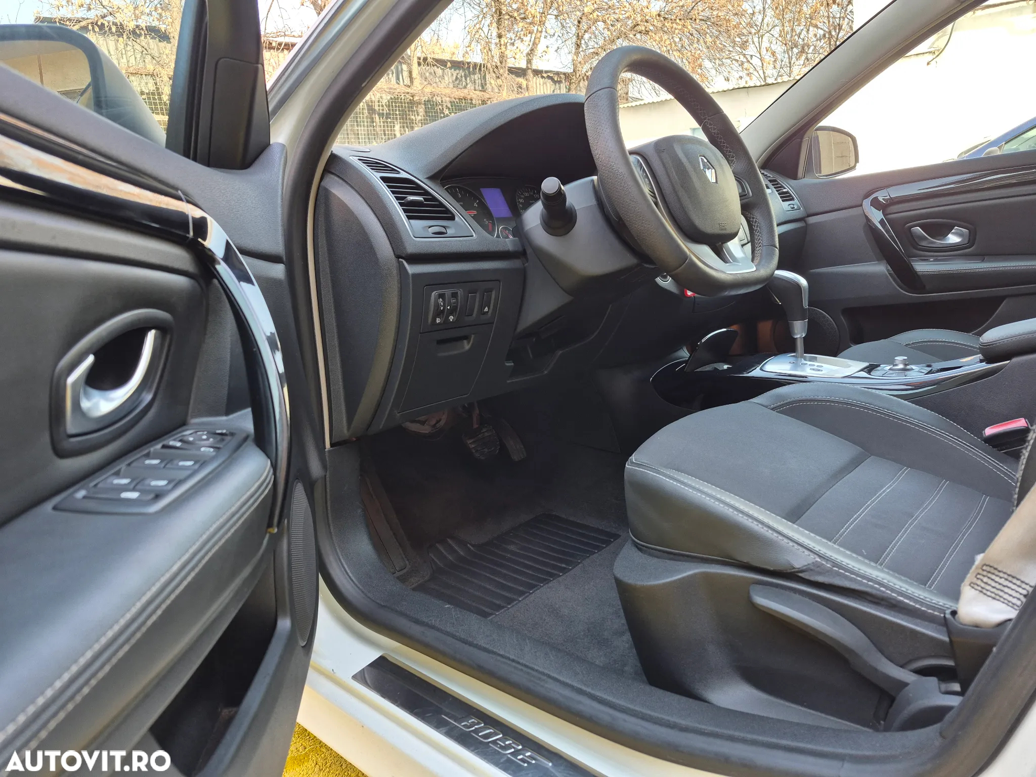 Renault Laguna Grandtour dCi 175 FAP Aut. Bose Edition - 9