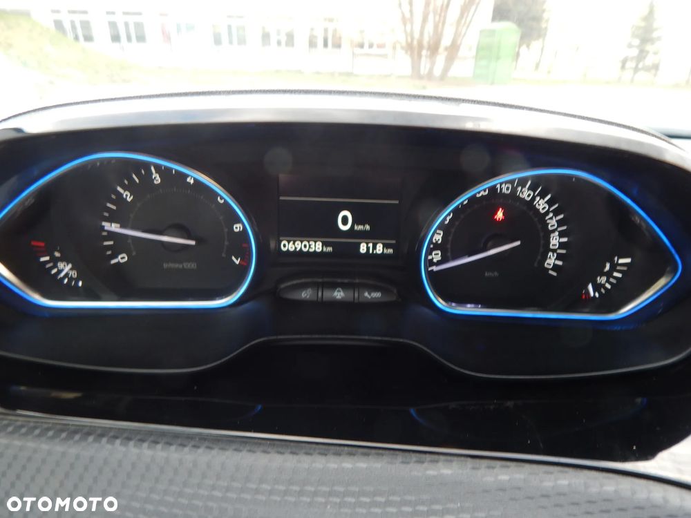 Peugeot 2008 1.2 Pure Tech Allure S&S - 24