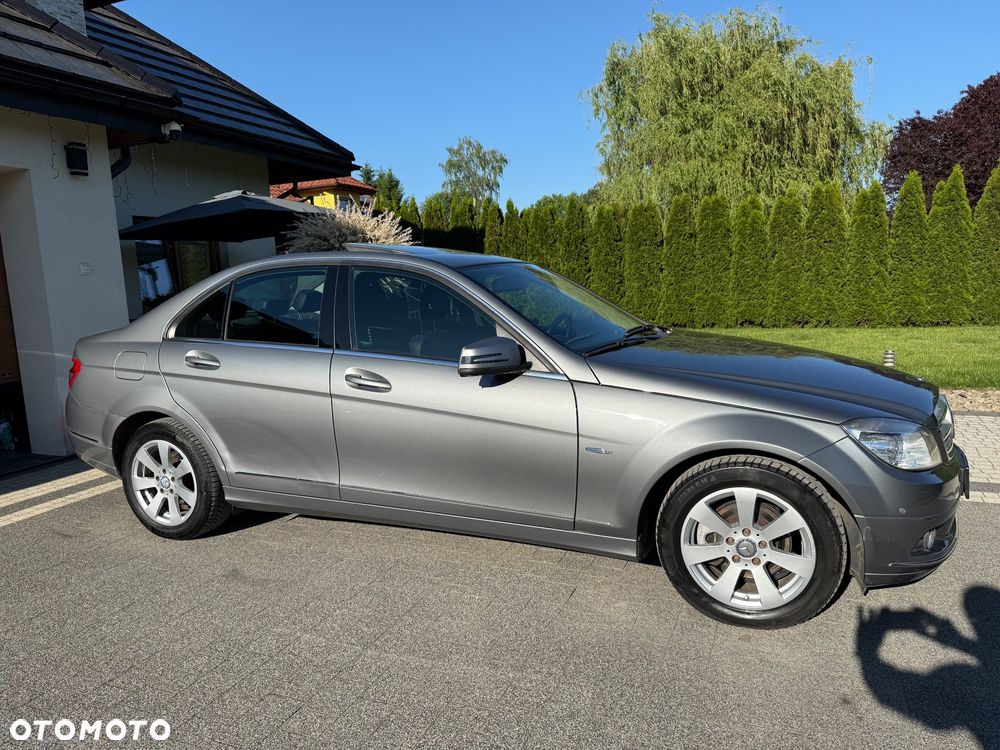 Mercedes-Benz Klasa C 180 CGI Automatik BlueEFFICIENCY Elegance - 9