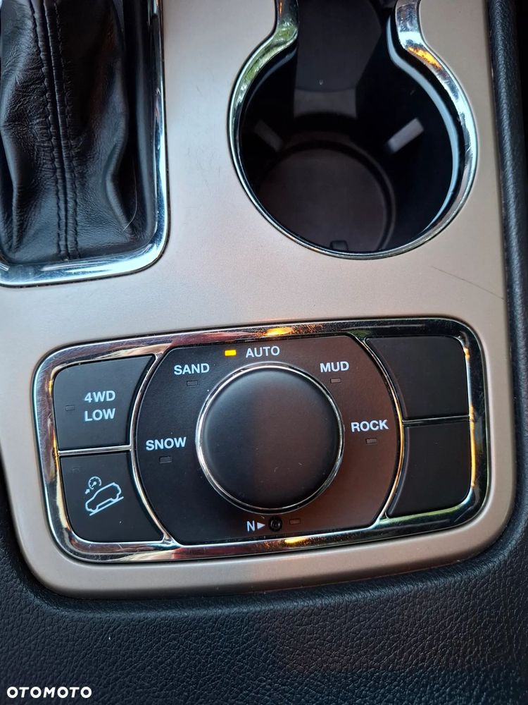 Jeep Grand Cherokee - 14