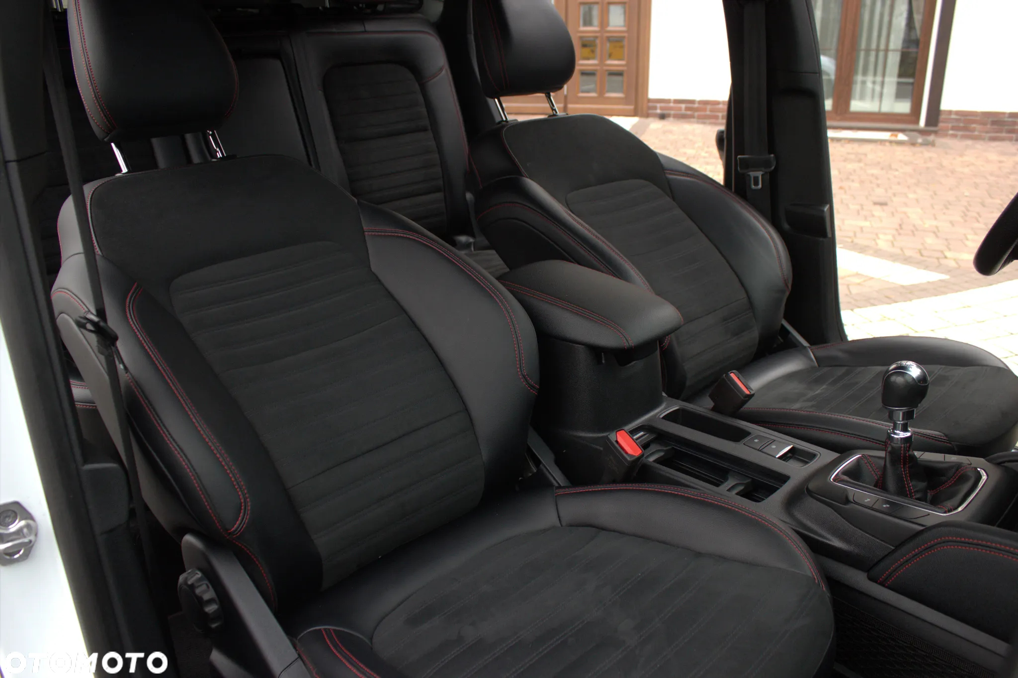 Ford Kuga 2.0 TDCi 2x4 ST-Line - 22