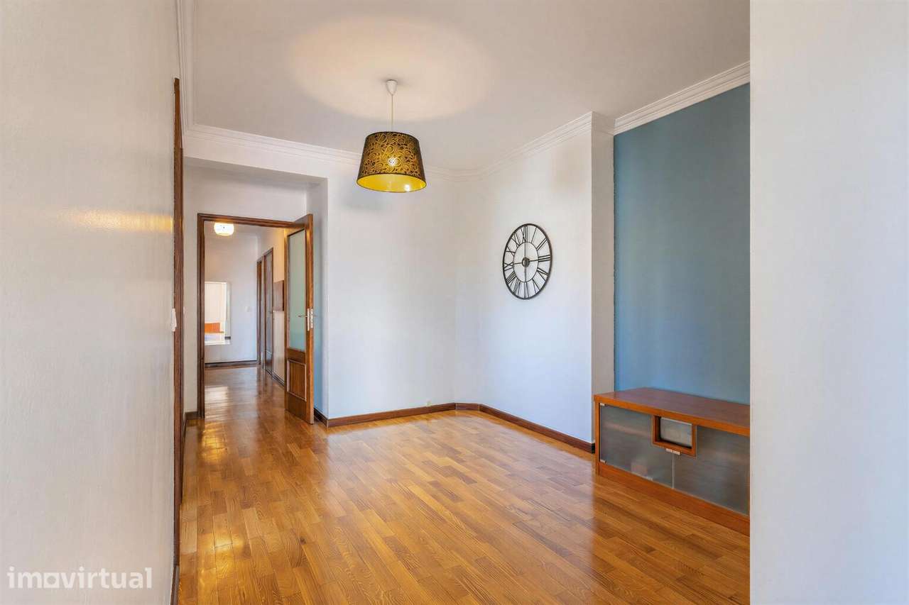 Apartamento T3+1 com suite e dois lugares de garagem na Rua da... - Grande imagem: 5/31