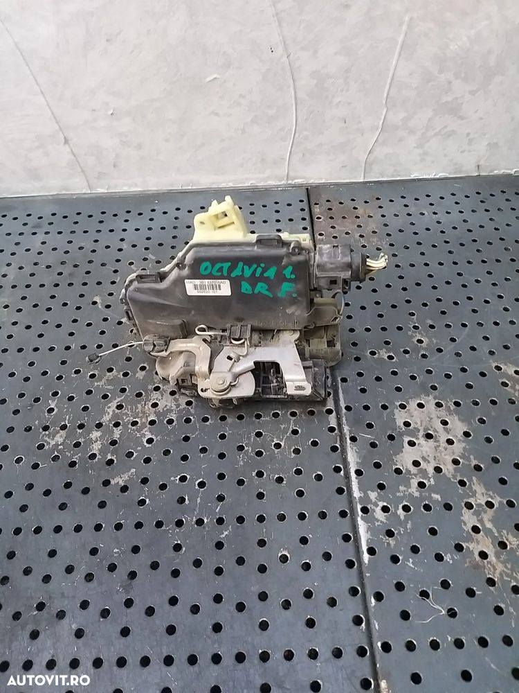 Broasca usa dreapta fata skoda octavia 1 1u 3b1837016ad - 1