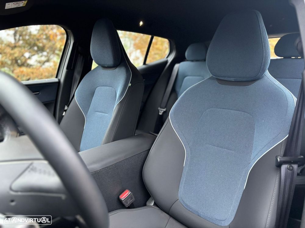 Volvo EX30 69 kWh Single Motor Extended Range Plus - 17