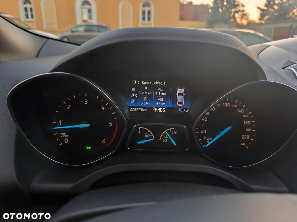Ford Kuga - 27