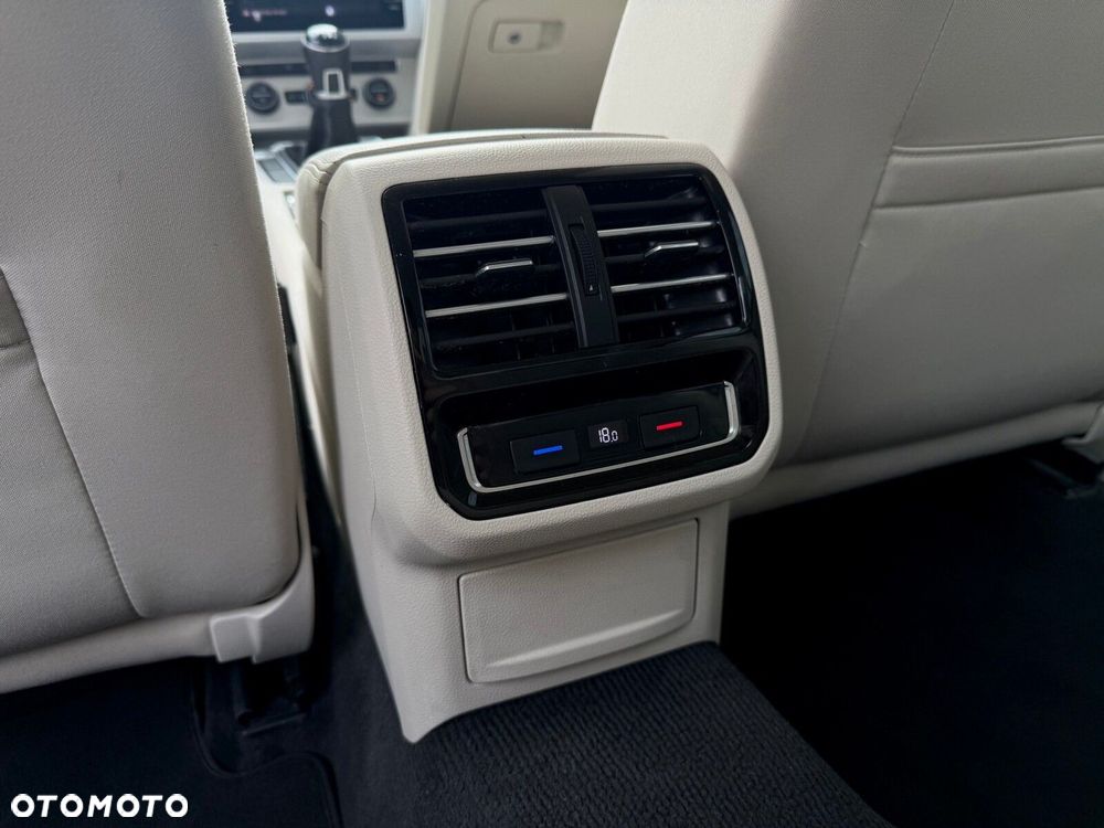 Volkswagen Passat 2.0 TDI SCR Comfortline - 27