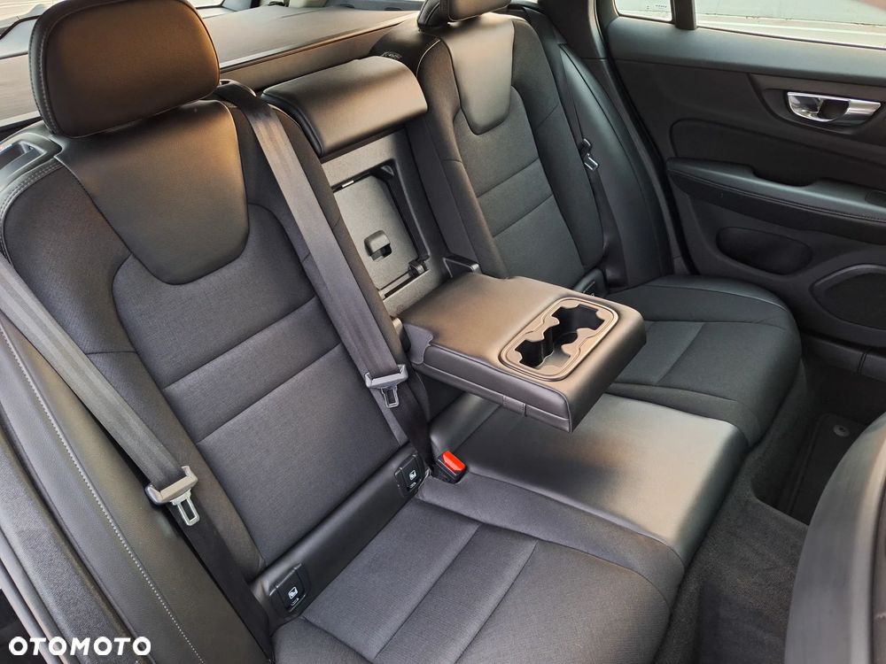 Volvo V60 D4 Momentum Pro - 25