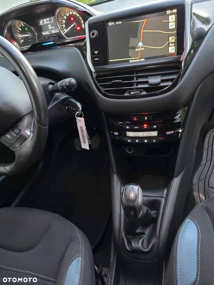 Peugeot 208 1.2 VTi Allure - 12
