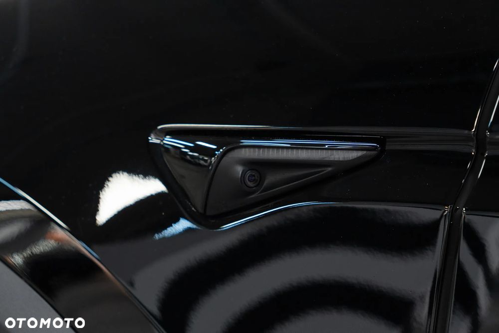 Tesla Model X - 10