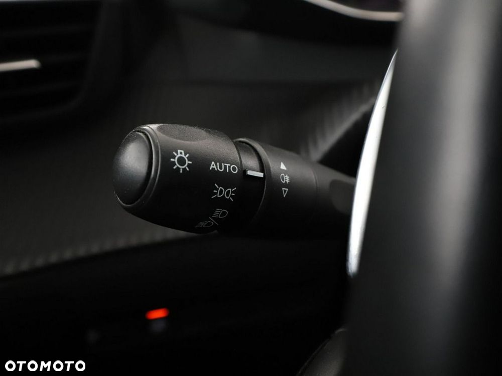 Peugeot 3008 1.5 BlueHDi Allure S&S EAT8 - 36