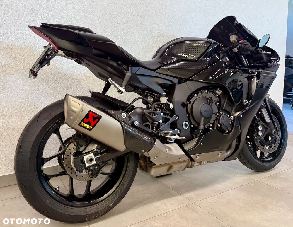 Yamaha R1 - 5