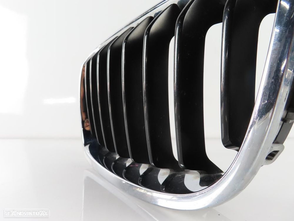 Grelha Sport Frente/Esquerda Usado / Original BMW 1 (F20)/BMW 1 (F21) 5113726211... - 5