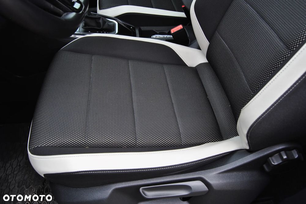Volkswagen T-Roc - 30