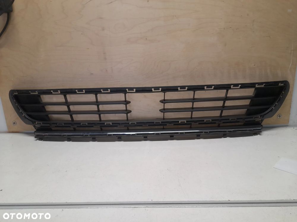 KRATKA ZDERZAKA PRZÓD PRZEDNIA ŚRODKOWA VW GOLF 7 VII 5G0853677E