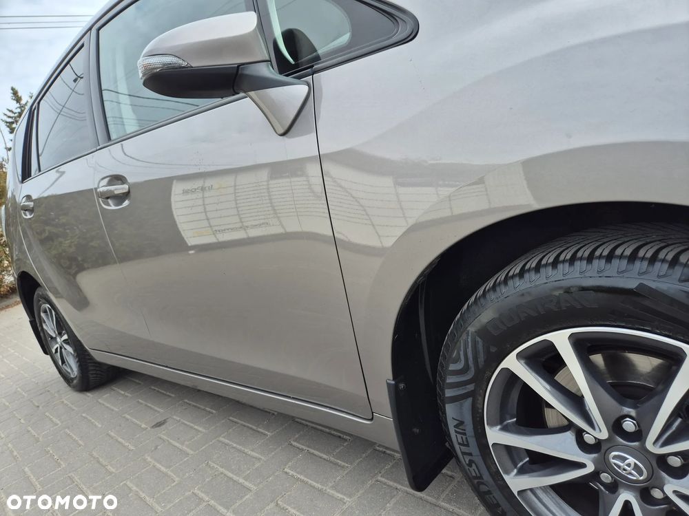 Toyota Verso 1.6 D-4D Prestige - 21