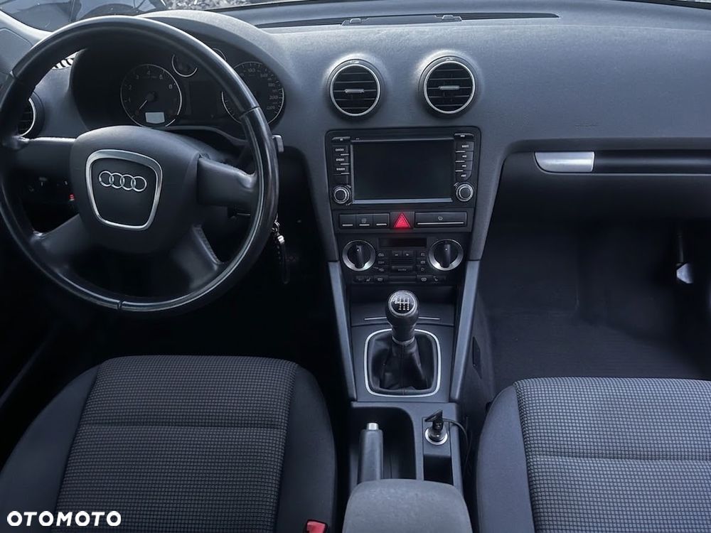 Audi A3 Sportback 1.6 FSI Attraction - 12