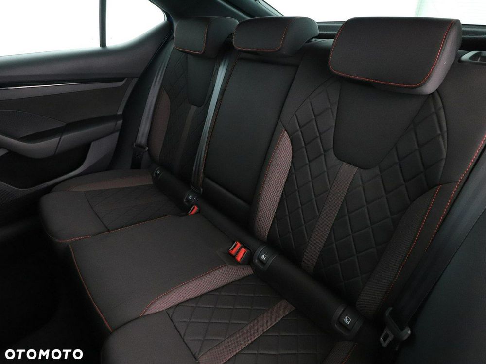 Skoda Octavia 2.0 TDI DSG RS - 17