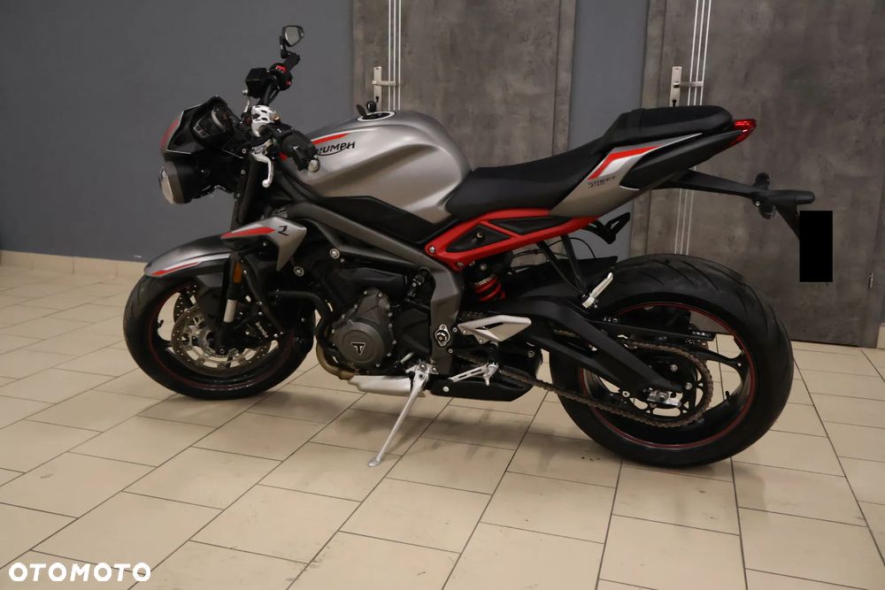 Triumph Street Triple - 25