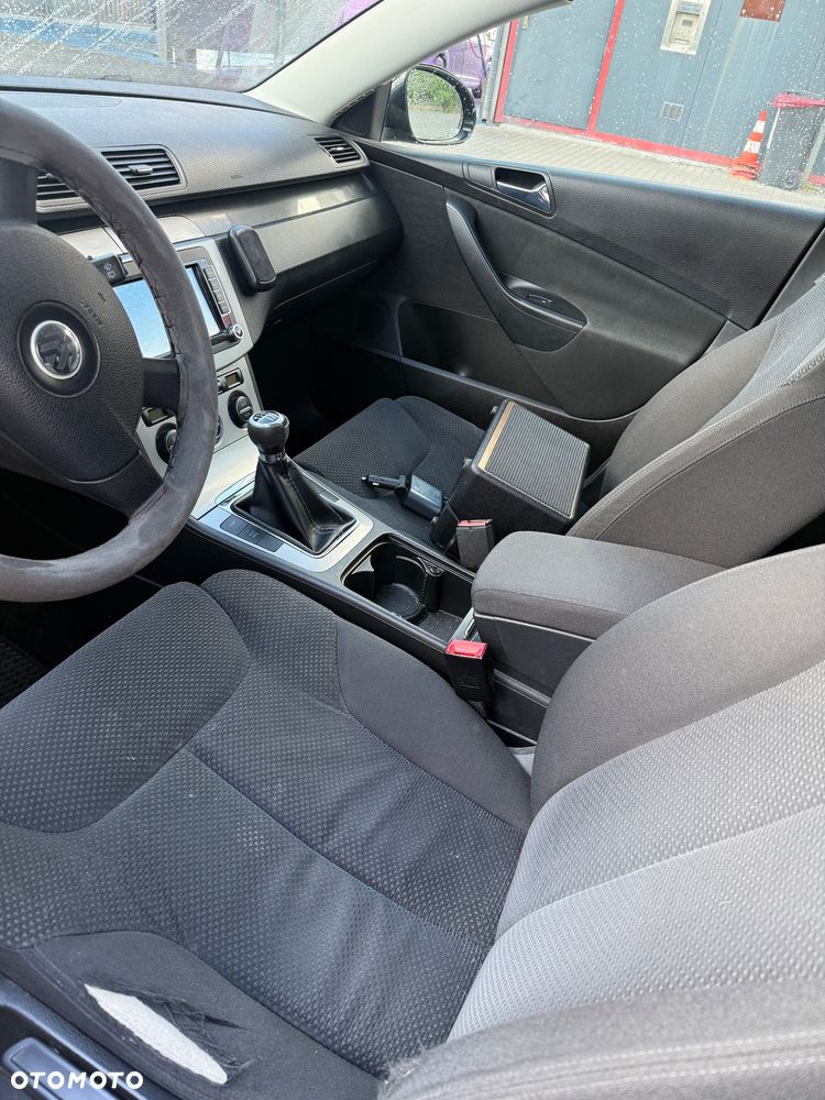 Volkswagen Passat 2.0 TDI Comfortline - 8