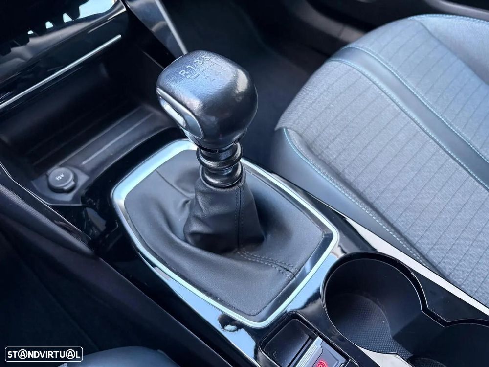 Peugeot 2008 1.2 PureTech Allure - 52