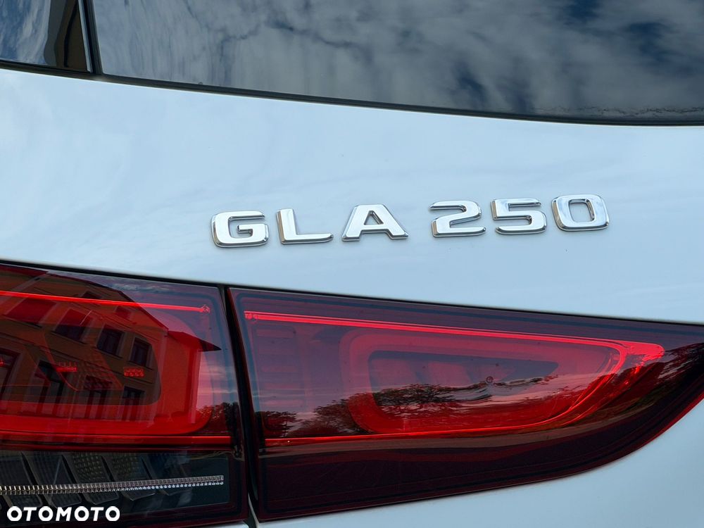 Mercedes-Benz GLA 250 - 25