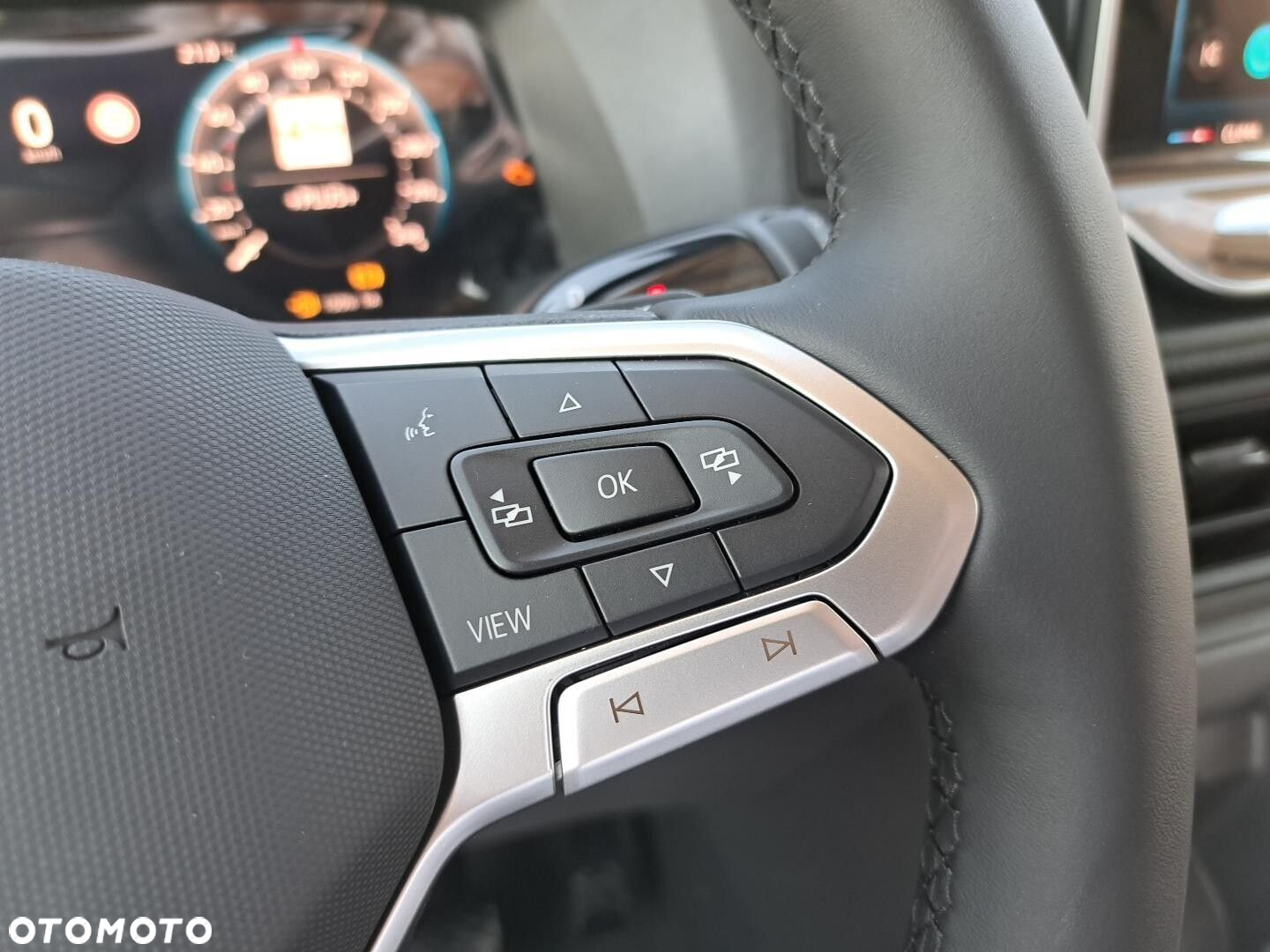 Volkswagen Crafter 35 Furgon z wysokim dachem silnik: 2,0 l EU6 SCR 177 KM / skrzynia biegów: 4MOTION automatyczna 8-biegowa rozstaw osi: 3640 mm - 24