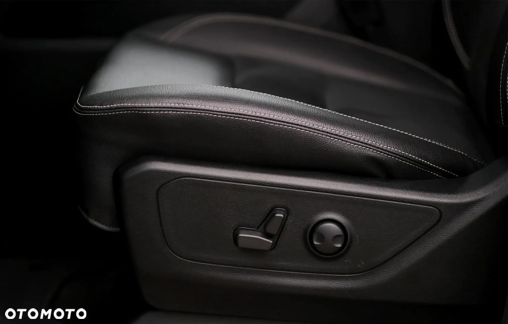 RAM 1500 Crew Cab Shortbed Bighorn - 38