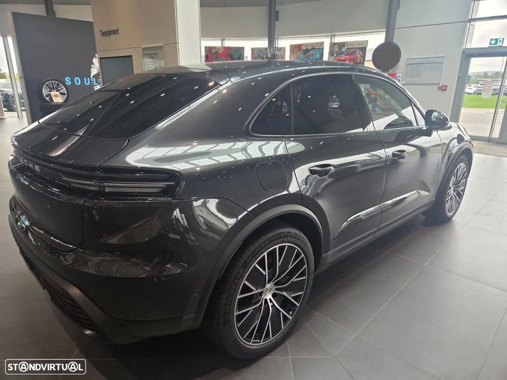 Porsche Macan Electric 4 - 8