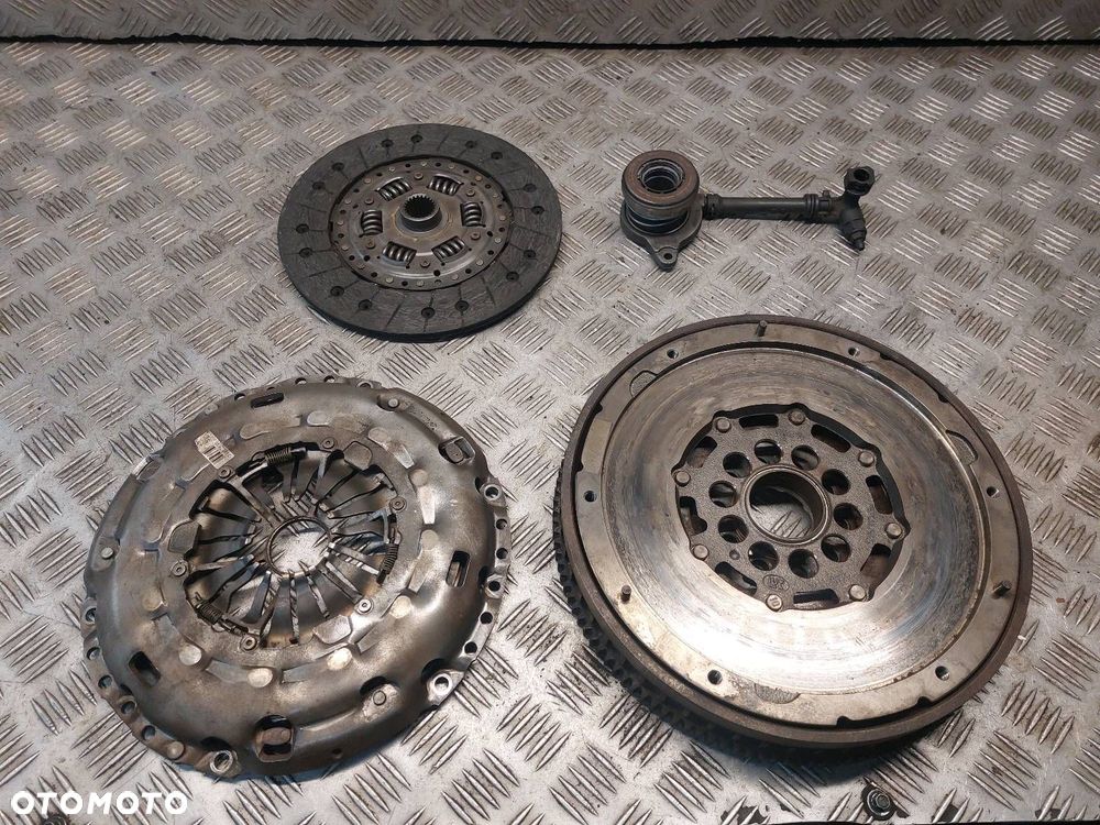 KOŁO DWUMASOWE + TARCZA + DOCISK VOLVO XC60 I 2.4 D5 31401174 31258380 - 1
