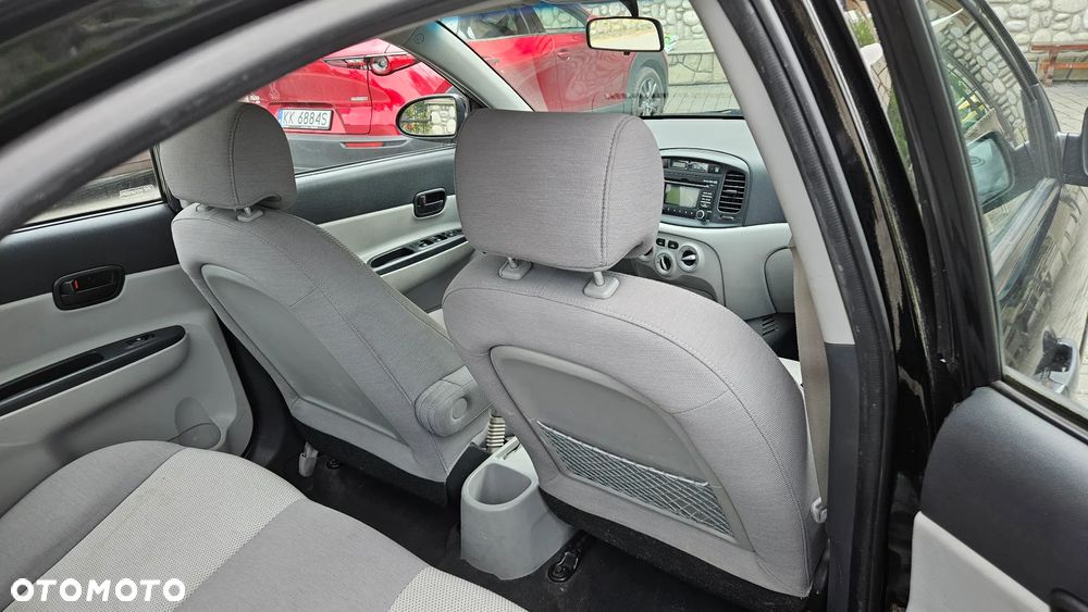 Hyundai Accent - 16