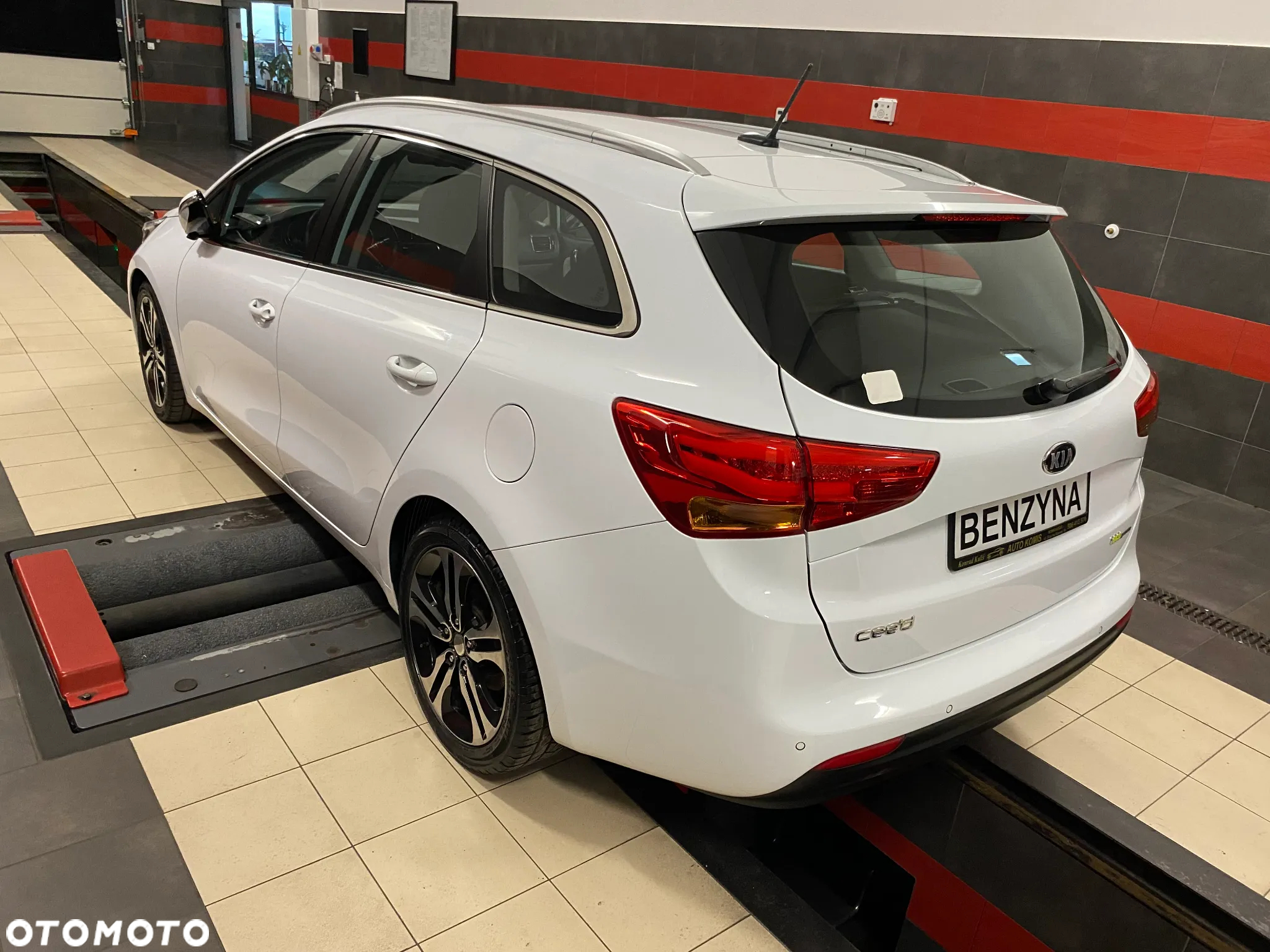 Kia Ceed 1.6 GDI Platinum Edition - 9