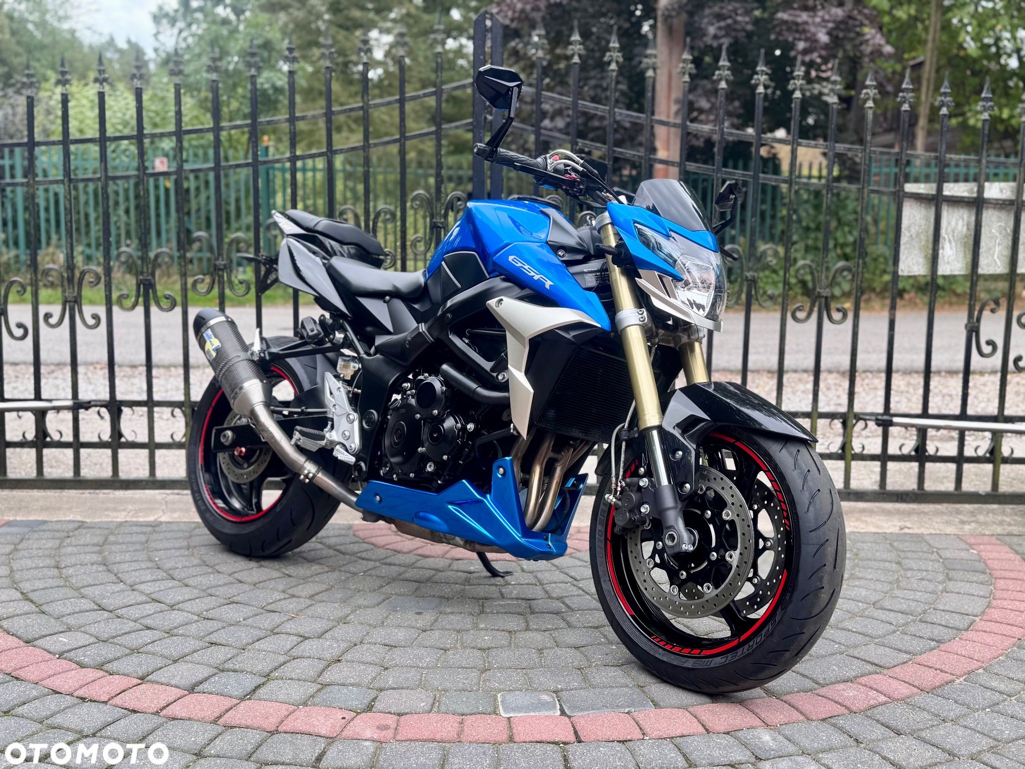 Suzuki GSR - 1