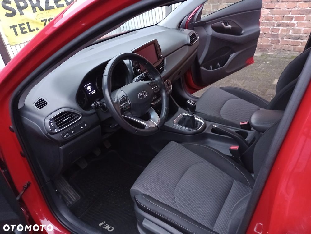 Hyundai i30 1.4 Premiere Comfort - 9