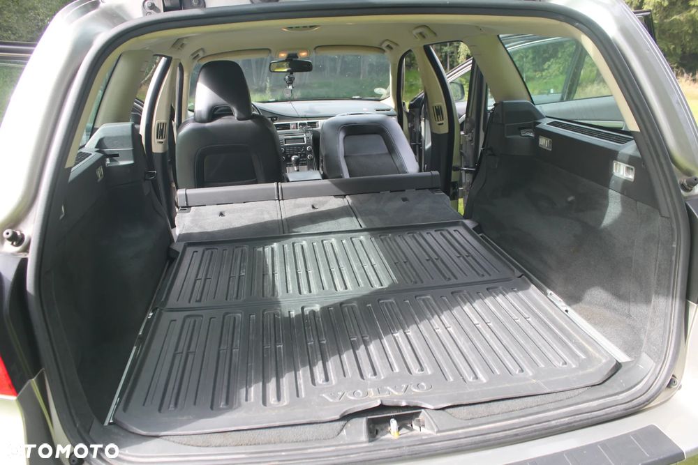 Volvo V70 2.4D Momentum - 9