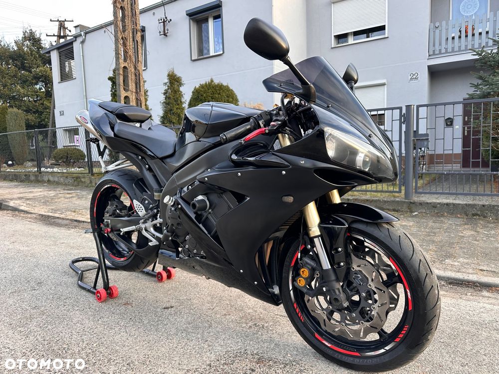 Yamaha R1 - 2